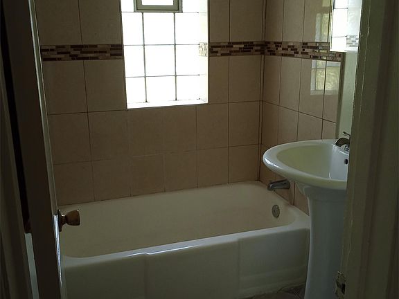 5th image of 2537 Van Buren Pl