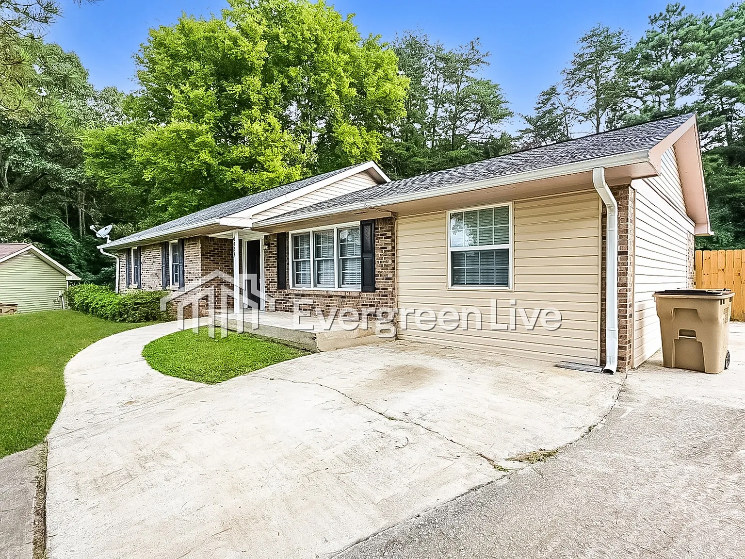 3 bed, 2.0 bath, 1514 sqft, $1,595 — Photo 2