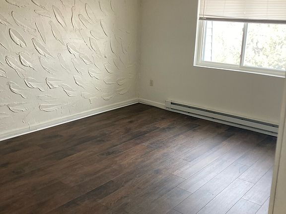 5th image of 300 Smithfield Rd APT 5-33