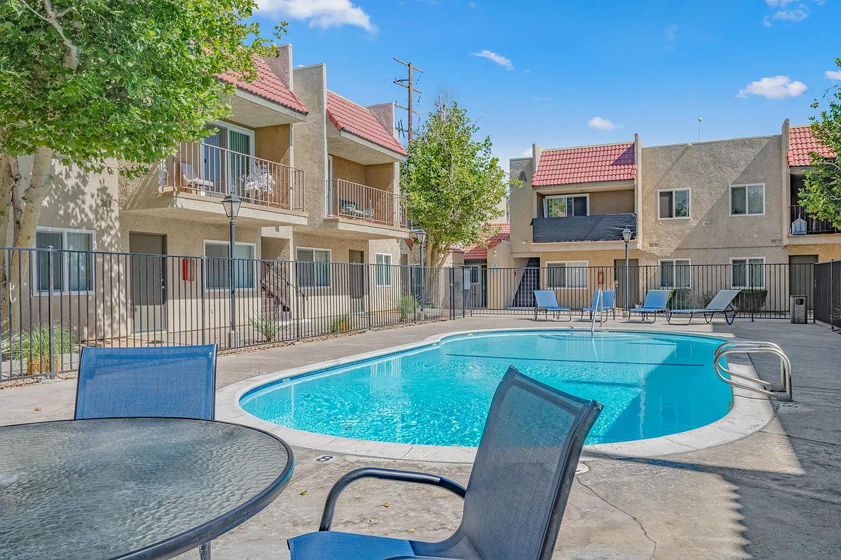 Building Photo - Parkwood Apartments