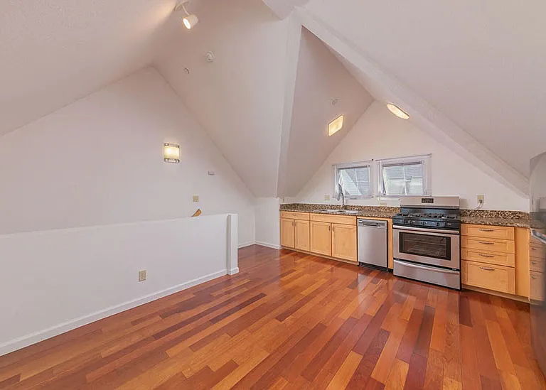 THE CLAY STREET RESIDENCES — Photo 13