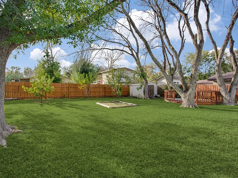 2212 Rifle Bend Dr — Photo 14