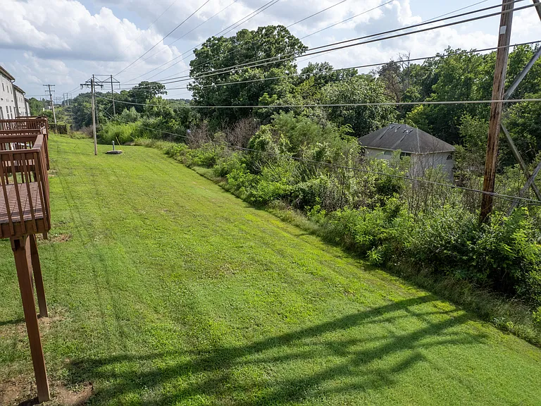 601 Glenstone Dr — Photo 6
