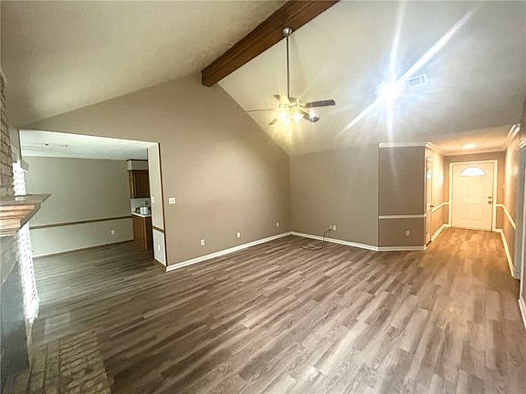3rd image of 607 Castlebrook Dr