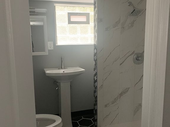 4th image of 3516 Zinsle Ave