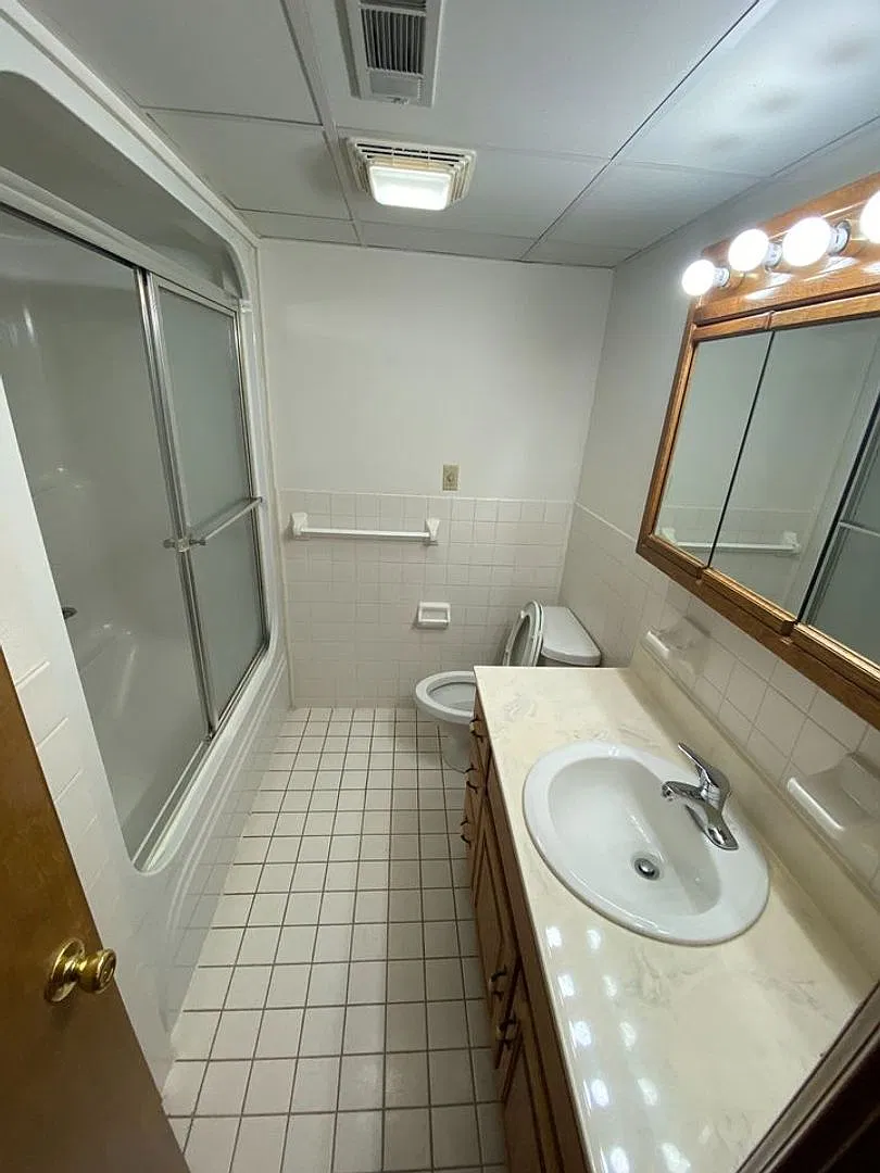 2712 Independence — Photo 2