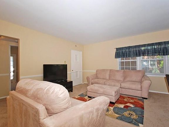 4th image of 20020 Van Aken Blvd APT 6