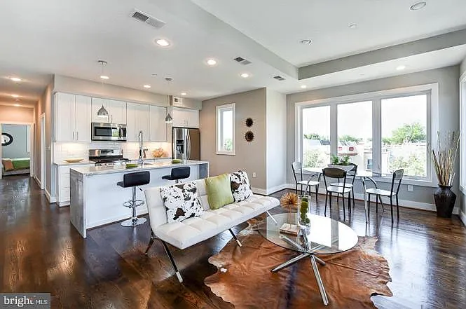 1200 Staples St NE #3 — Photo 4