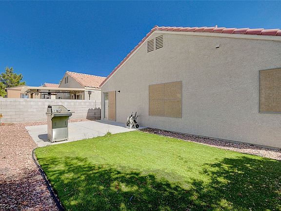 5th image of 694 Maccabe Ave