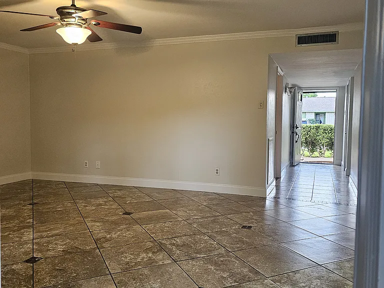 617 Country Ln — Photo 27