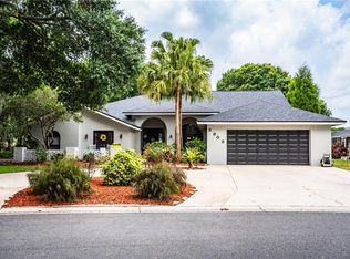 2803 Forest Club Dr, Plant City, FL 33566