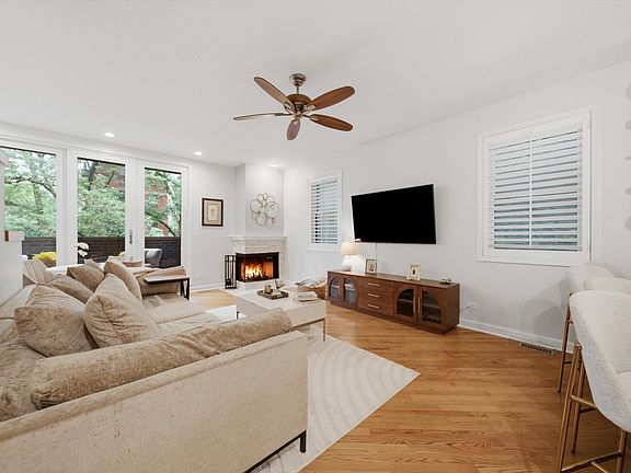 3rd image of 1117 N Wood St #2