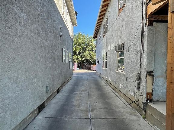 5th image of 426-432 E Worth St