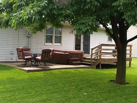 3rd image of 210 N Heather Ln