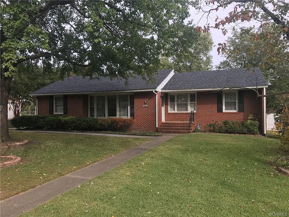 1st image of 117 S Radford Dr