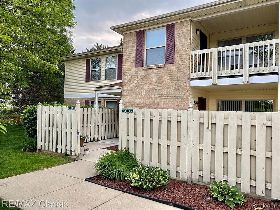 1st image of 61017 Greenwood Dr