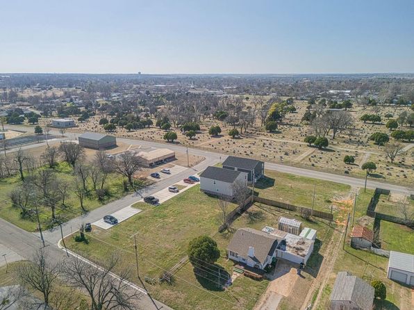 1728 S 8th St, Chickasha, OK 73018