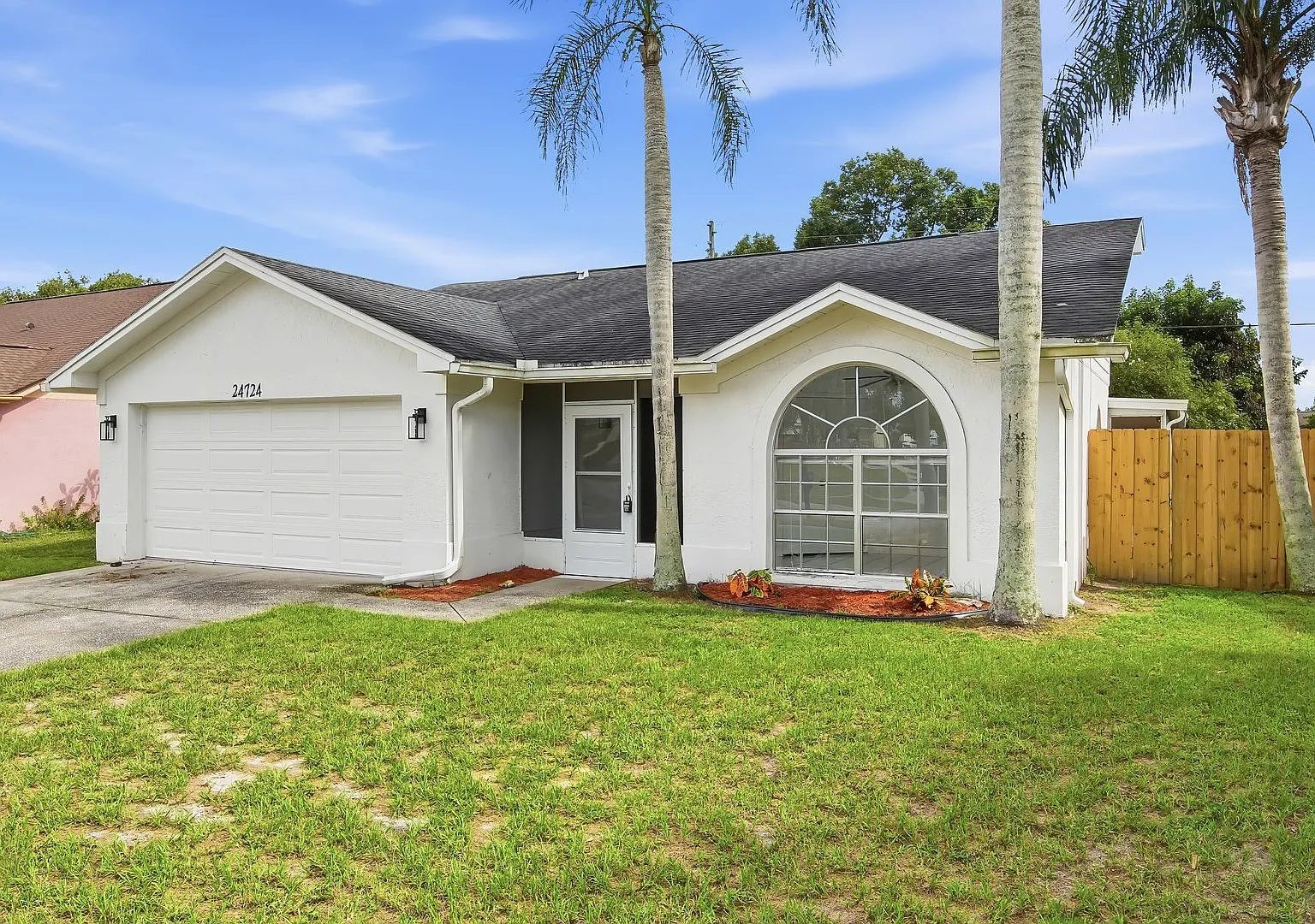 Spacious 2-Bedroom Home with Office/Den, Screened Lanai & Large Fenced Backyard — Photo 2