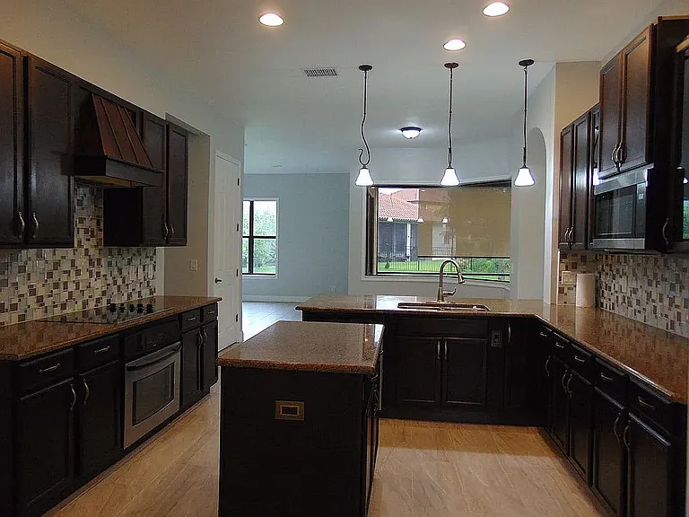 20104 Pond Spring Way — Photo 5