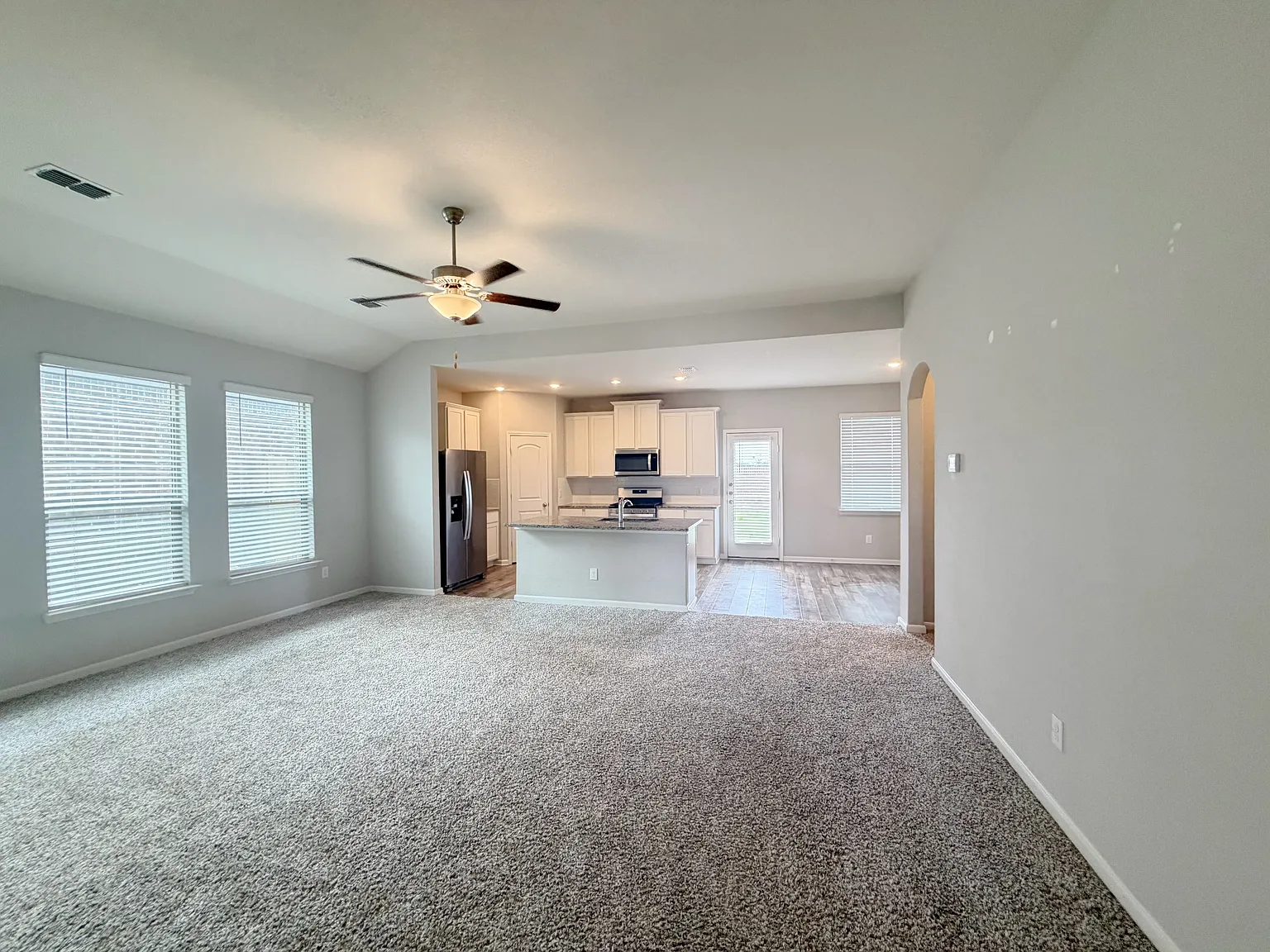 4 bed, 2000 sqft, $2,000 — Photo 3