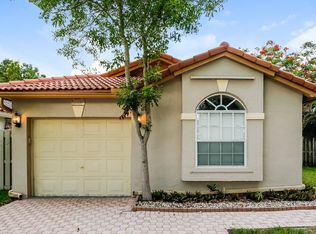 428 Lakeside Cir, Fort Lauderdale, FL 33326