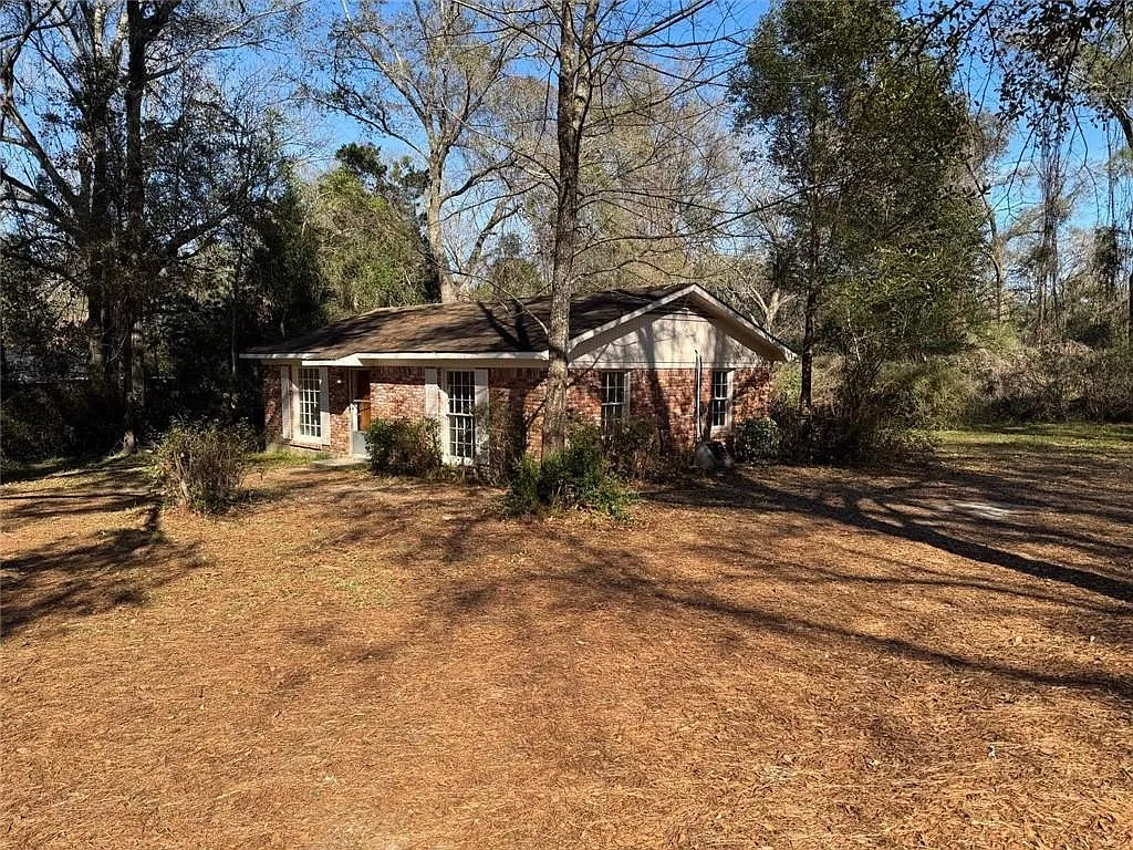 2 bed, 1.0 bath, 912 sqft, $995 — Photo 2