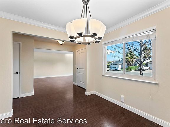 4th image of 527 Woodstock Way