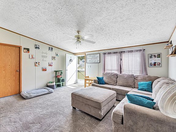 5th image of 271 W Main St