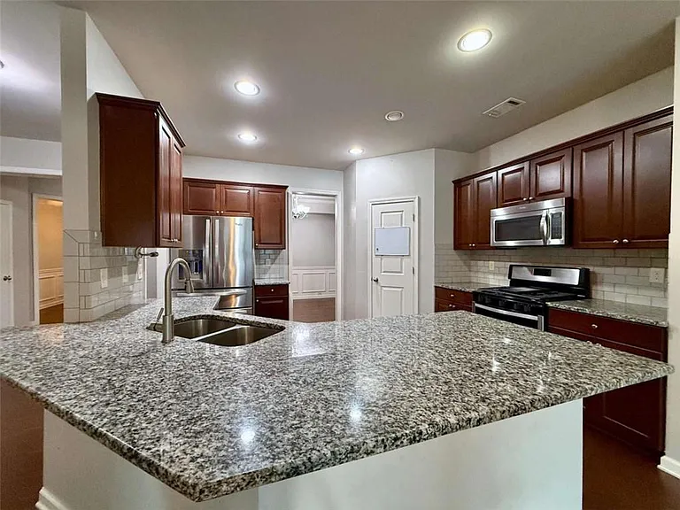 5115 Breezewood Cir — Photo 8