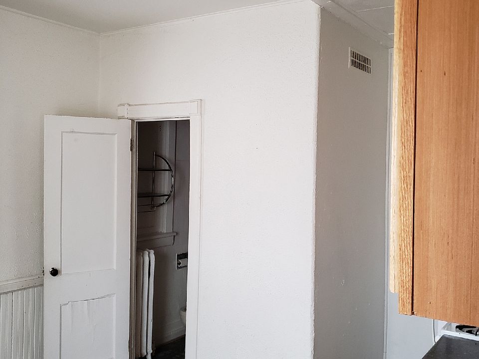 1st image of 410 W 1st St APT 6