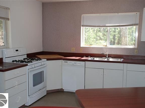 4th image of 134 Island View Dr