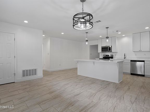 3rd image of 231 Woodland Cir