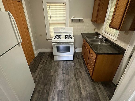 4th image of 1320 Rosella St