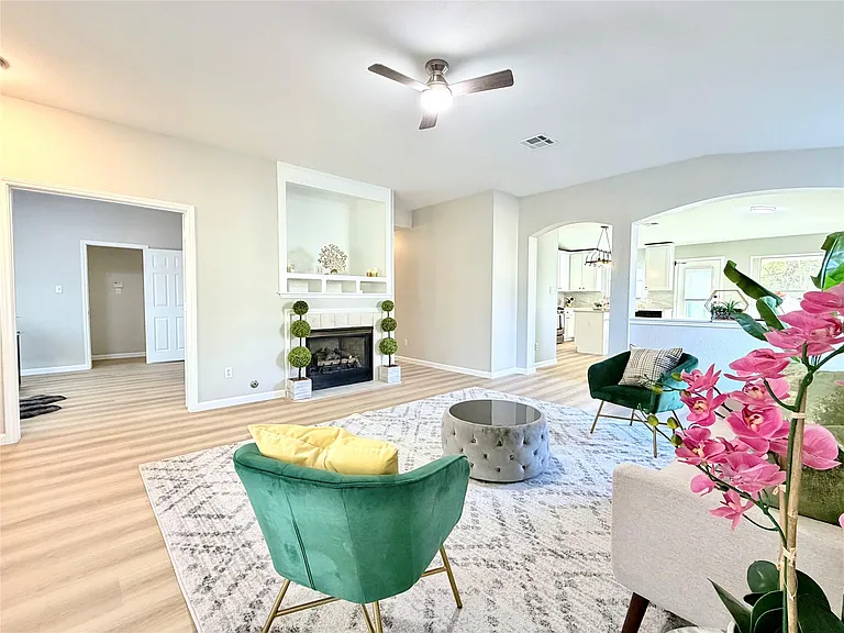2417 Hallie Ln — Photo 10