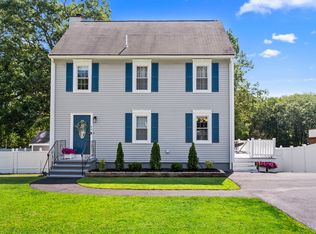 43 Oak Knoll Rd, Lowell, MA 01852