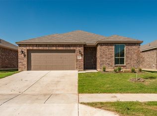 316 Emerald Creek Dr, Fort Worth, TX 76131