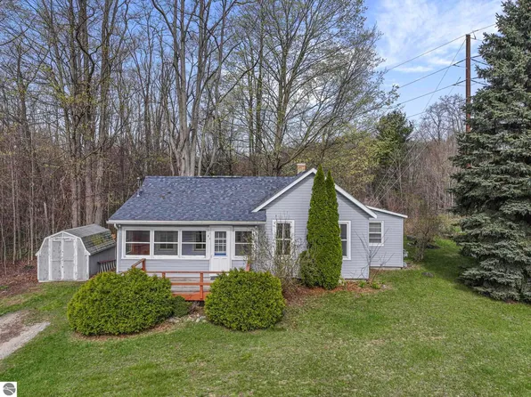 7186 Cairn Hwy, Kewadin, MI 49648