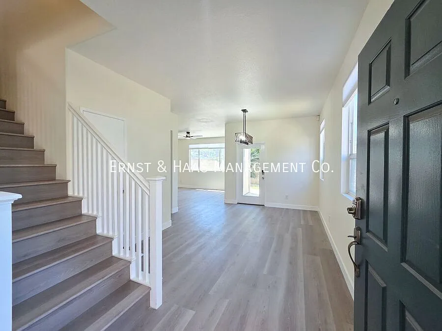 Luxury Living at Alamitos Green Renovated 4-Bedroom Home! — Photo 3