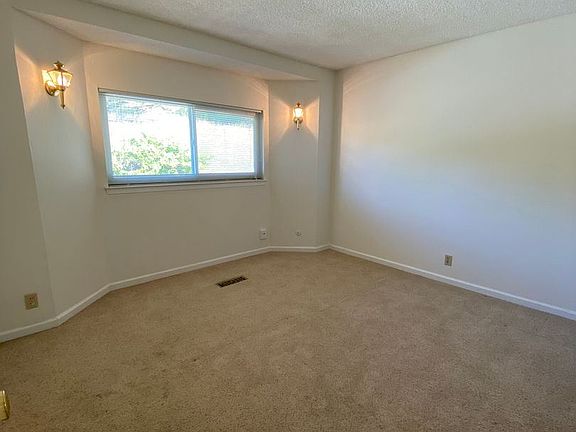5th image of 2825 Northridge Dr