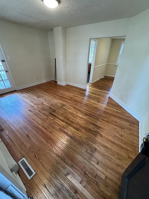 4 bed, 1.0 bath, 1192 sqft, $1,695 — Photo 2