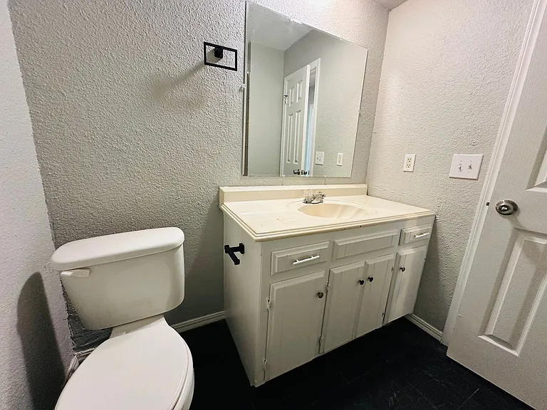 11701 N Lee Ave — Photo 30