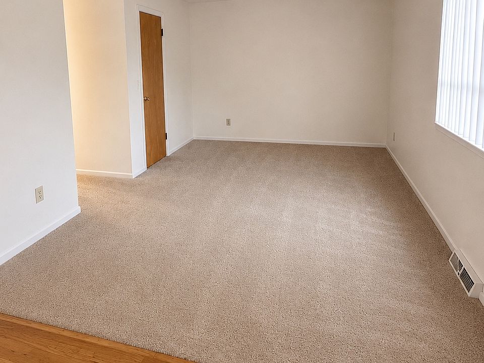 1st image of 324 Lacombe Dr #324