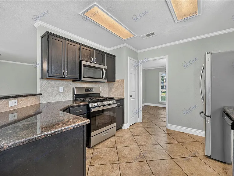 333 Stately Oak Ln — Photo 10