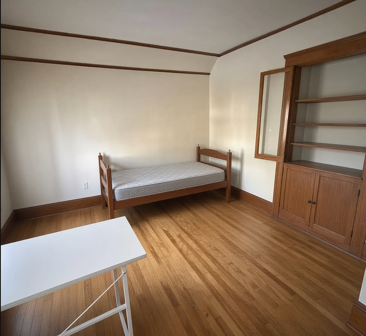 3 bed, 950 sqft, $2,500 — Photo 4