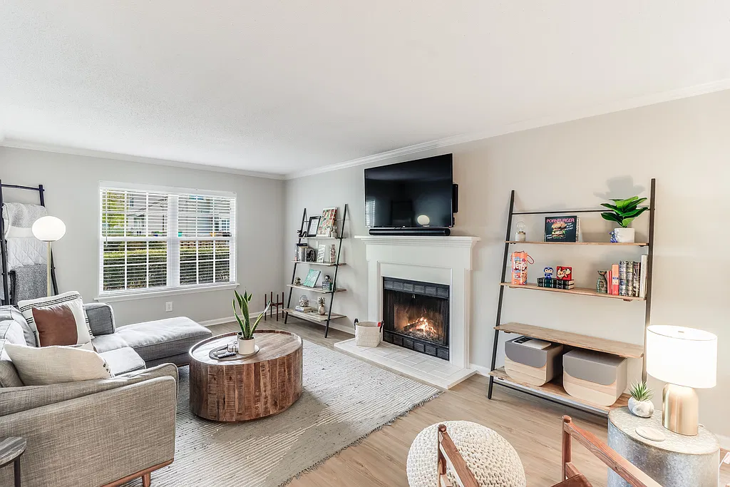 1050 Planters Pl — Photo 3