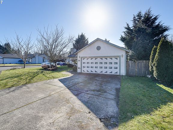 3rd image of 4305 NE 105th St