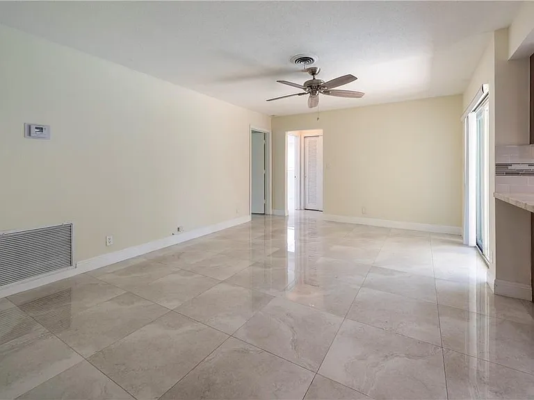 5200 NE 15th Ave — Photo 13
