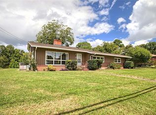 22 Lakeshore Dr, Newport News, VA 23608