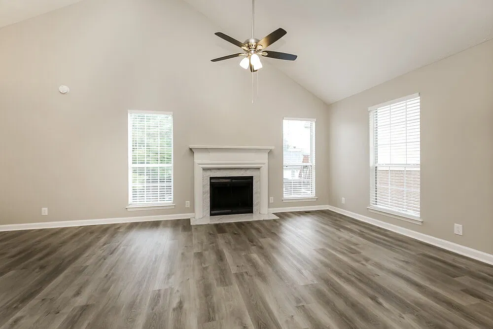 3 bed, 2.0 bath, 1259 sqft, $2,155 — Photo 3