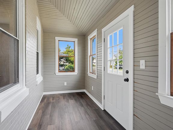 3rd image of 102 Fountain Ave